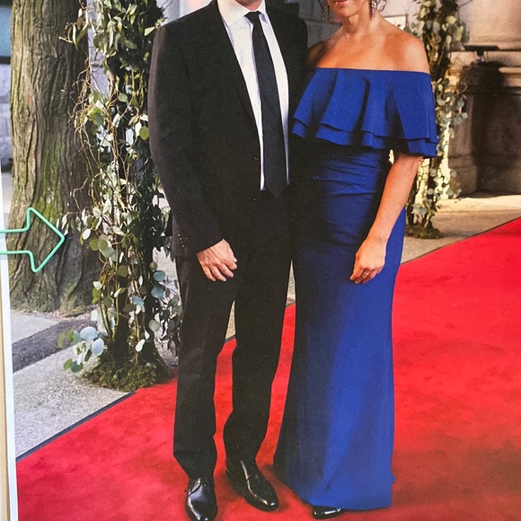 Vince Camuto off the shoulder Gown w/mini train - Picture 1 of 6